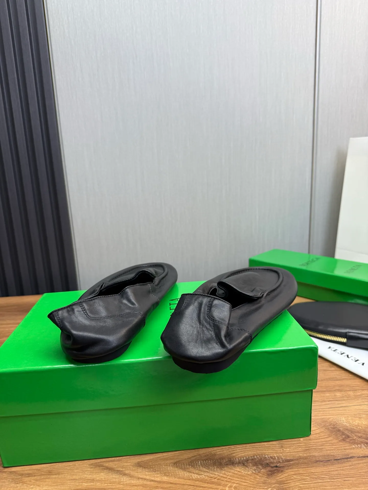 Men's men's shoes💰480💰BV-popular wallet shoes👟Casual, fashionable and comfortable🔗Good travel partner✅Original cowhide + imported cowhide. Original rubber outsole, available all year round👏Size: 38-45 (38.45 custom-made, non-returnable)